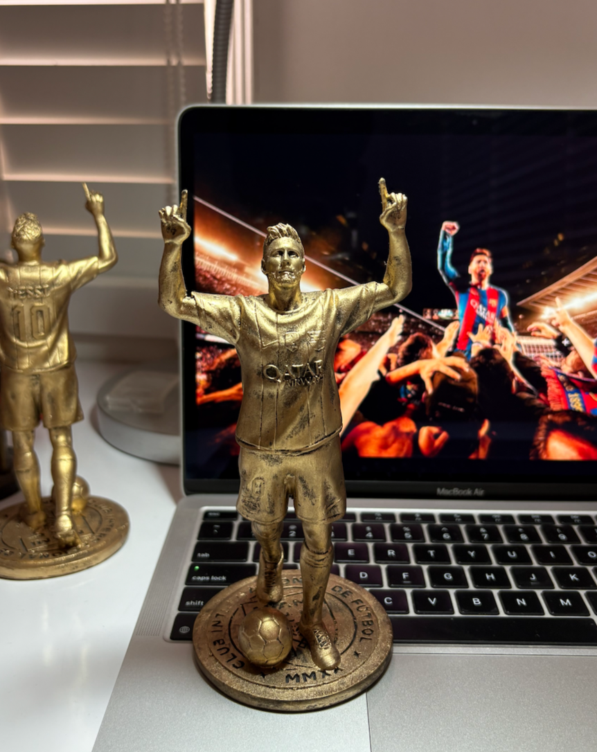 MESSI Statue FCB Version