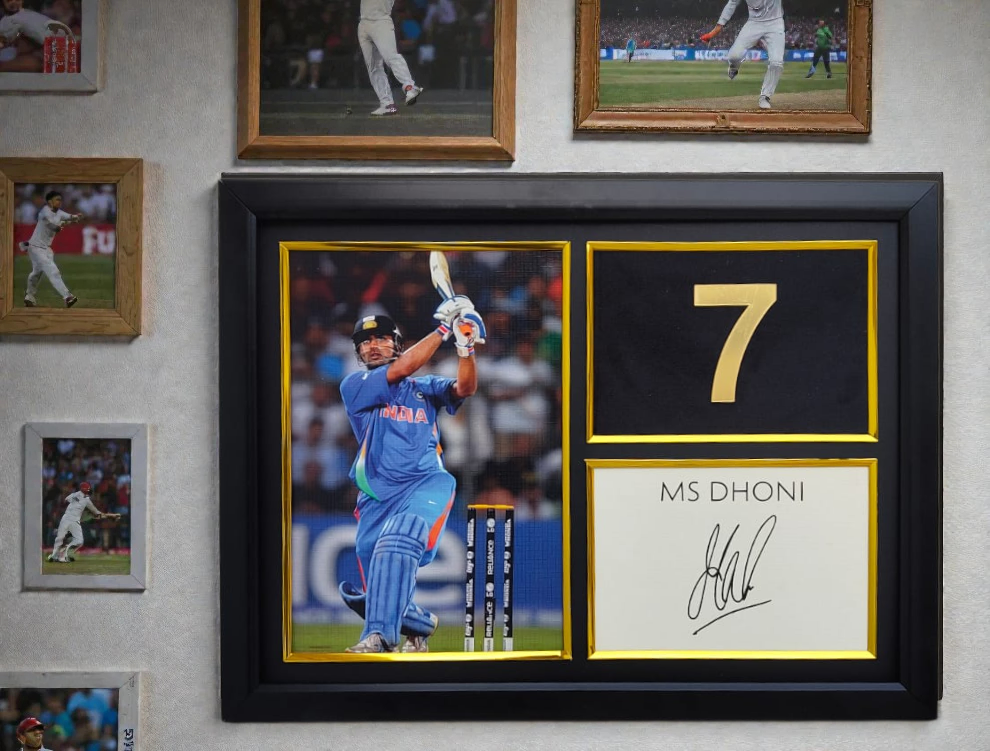 DHONI SIGNED FRAME GOLD EDITION 40X30 CM