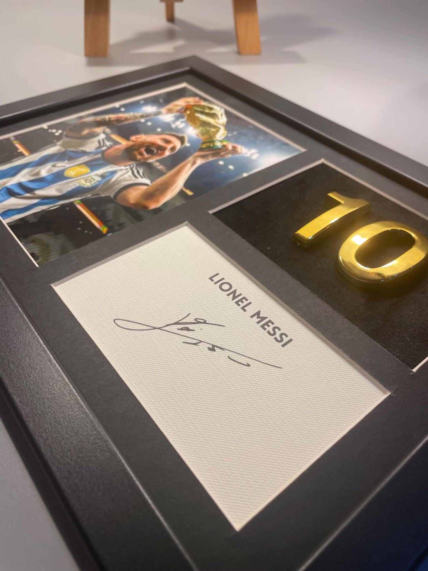 MESSI SIGNED FRAME GOLD EDITION 40X30 CM