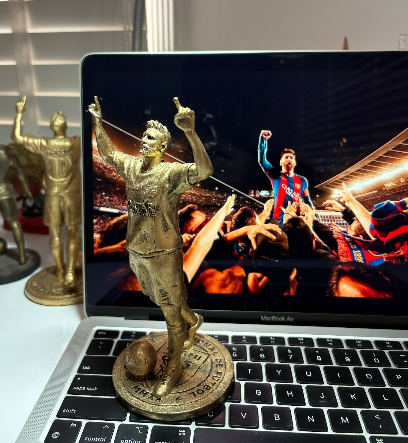 MESSI Statue FCB Version