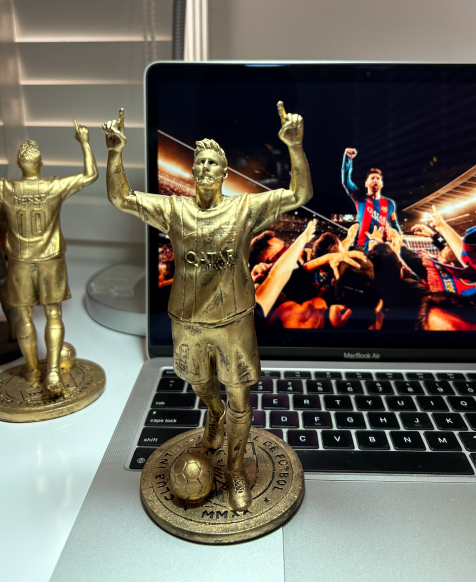 MESSI Statue FCB Version