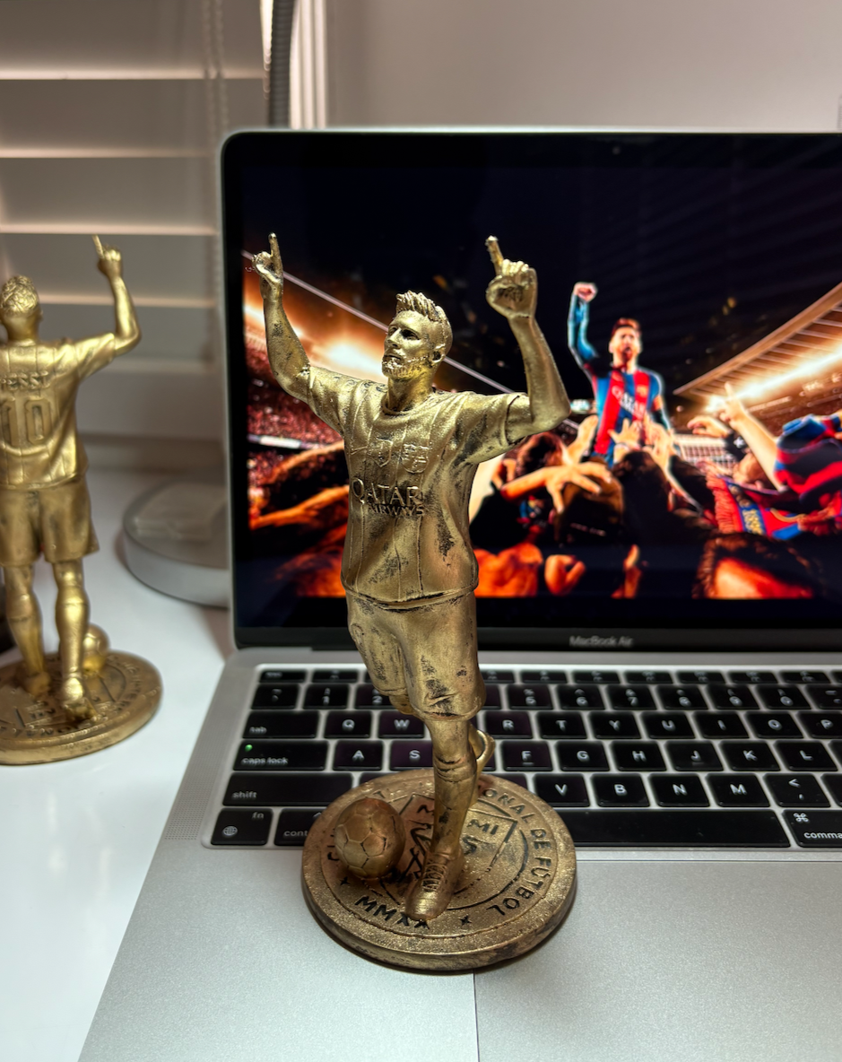 MESSI Statue FCB Version
