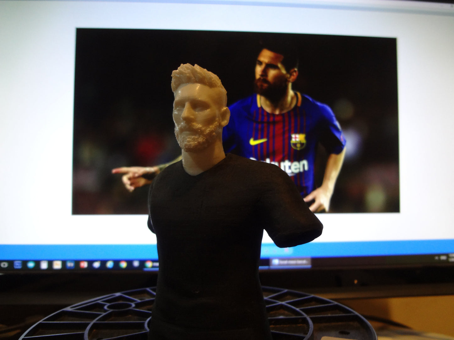 MESSI Statue FCB Version