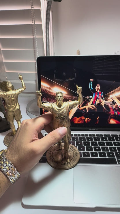 MESSI Statue FCB Version