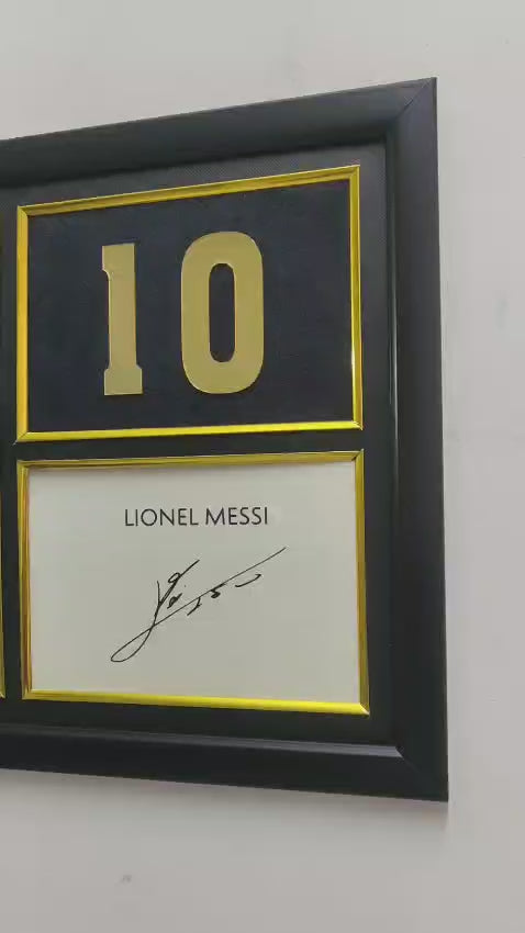 MESSI SIGNED FRAME GOLD EDITION 40X30 CM – My GOAT