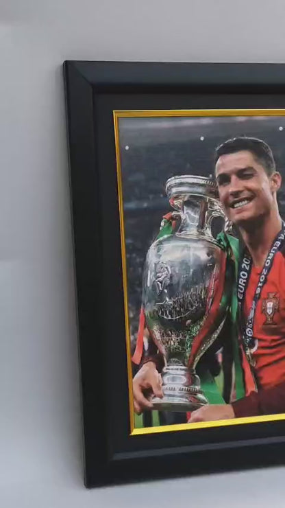 RONALDO SIGNED FRAME GOLD EDITION 40X30CM